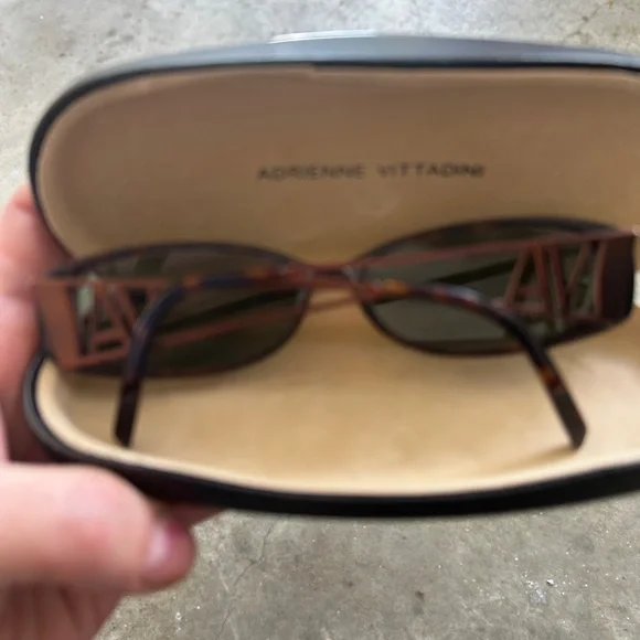 Adrienne Vittadini Black prescription Sunglasses with case - Picture 5 of 10